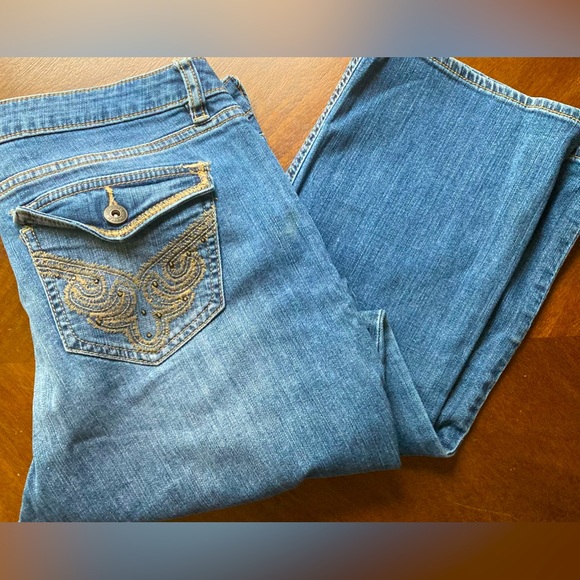 Ladies Size 12 Apt.9 Modern Straight Crop Capris - Picture 1 of 16
